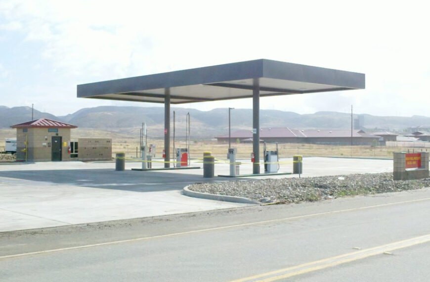 Picture of a gas station.