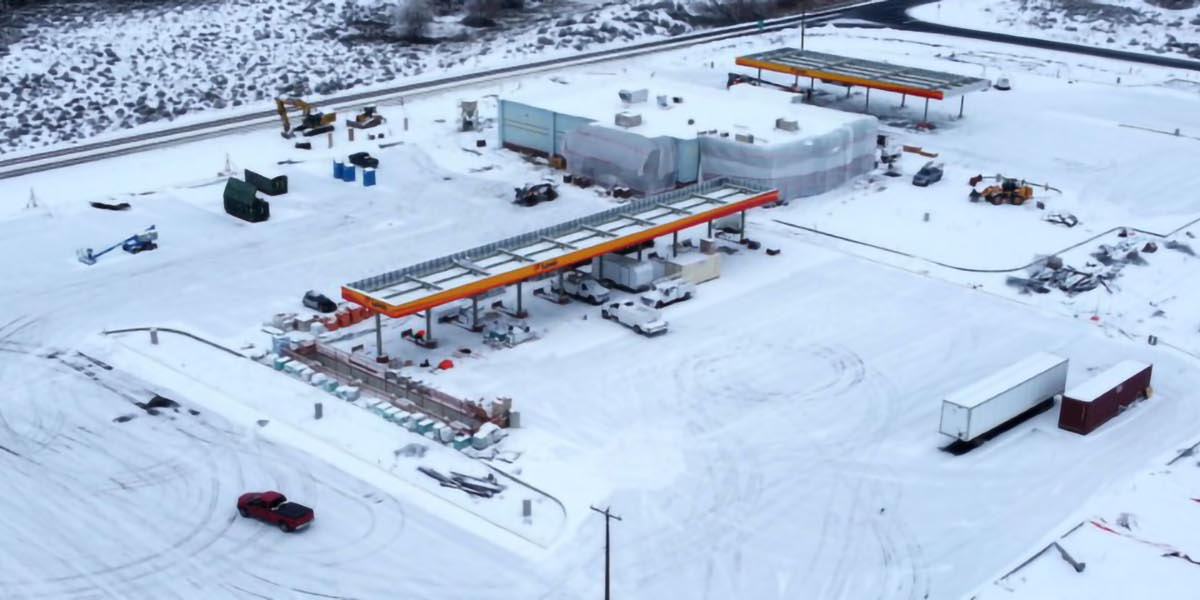 Picture of a gas station under snow.
